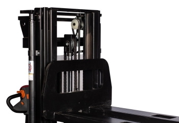 Штабелер электрический самоходный 1,6 т - 4,6 м Вилы: 1150 , АКБ Свинцово - кислотная, CL1646GP SIBLINE